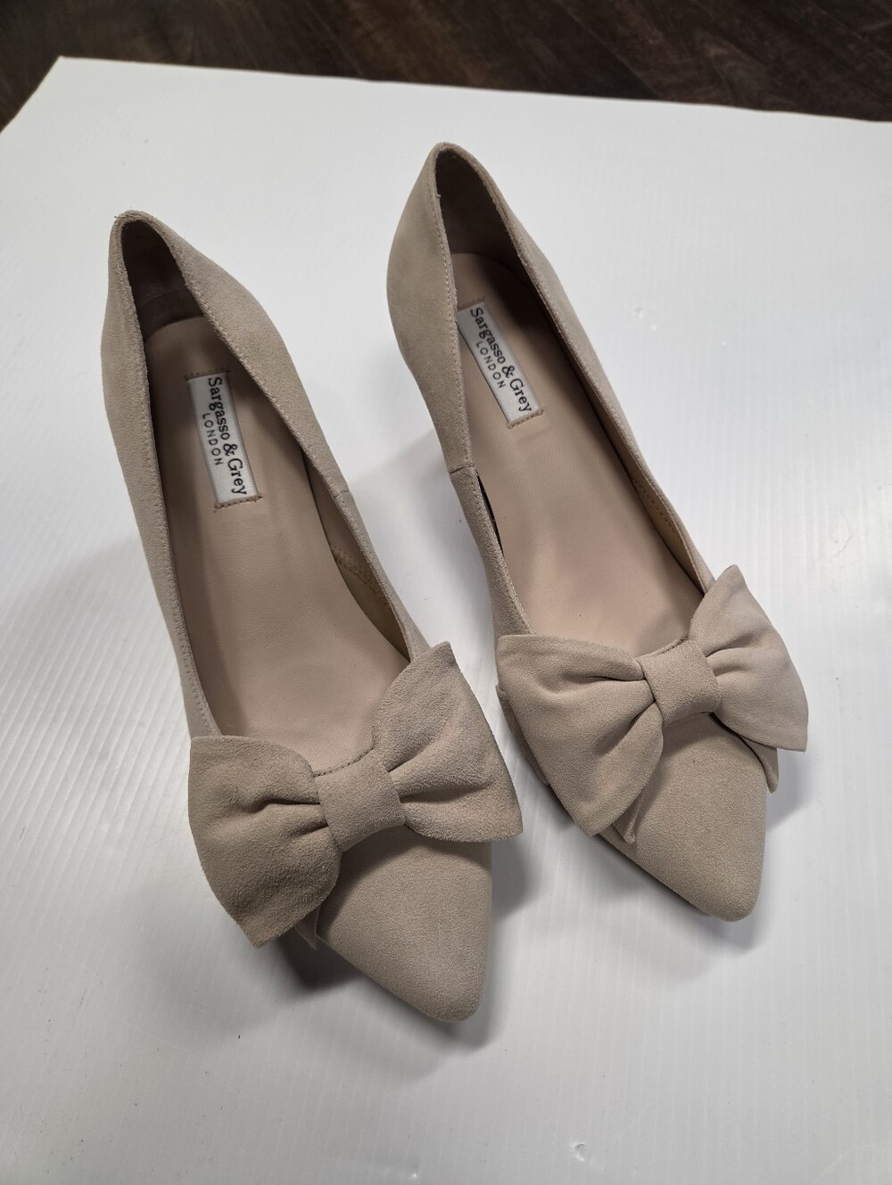Sargasso And Grey London Lori Pump - Almond Suede Leather Bow Heel 37.5 7 - Picture 2 of 9
